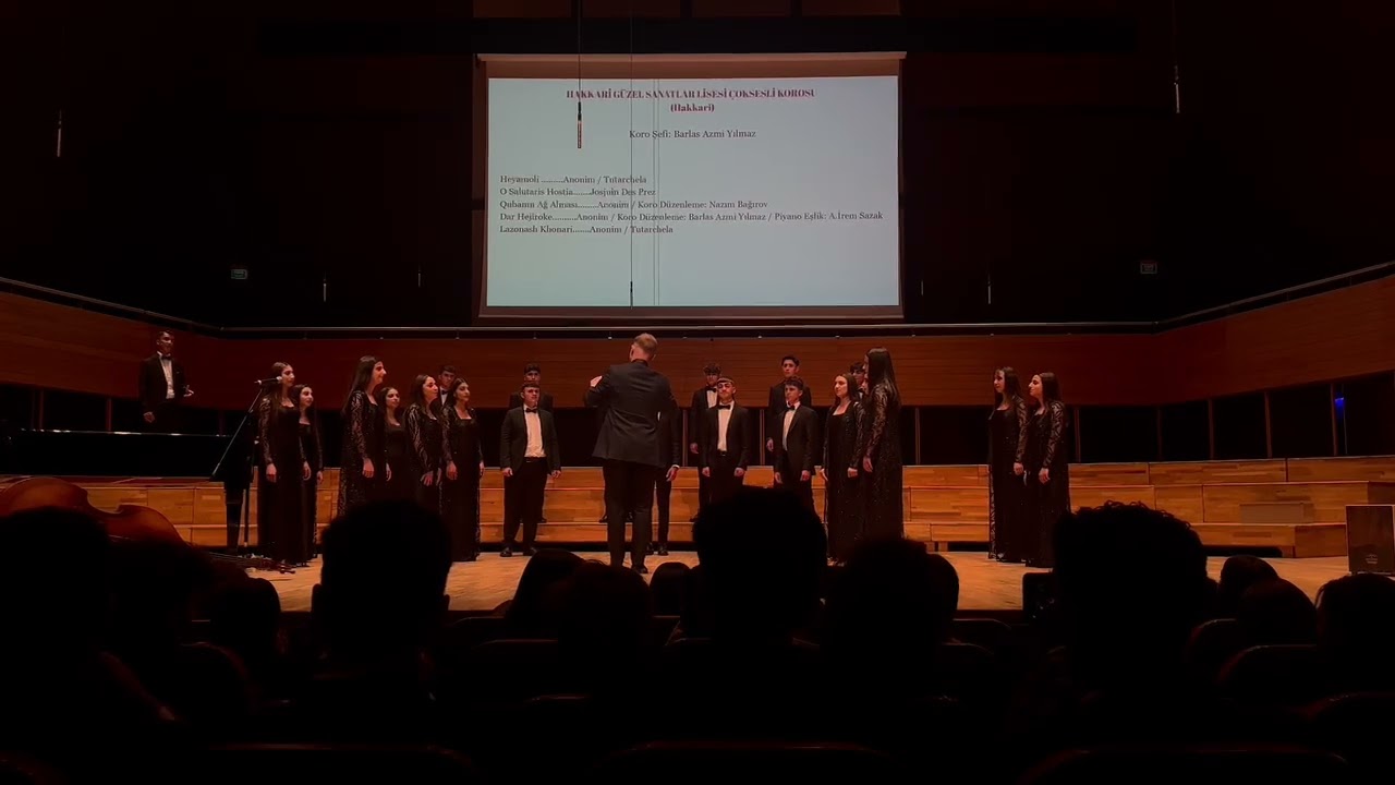 Hakkari G&uuml;zel Sanatlar lisesi &ccedil;ok sesli korosu İzmir uluslararası &ccedil;ok sesli koro festivaline katıldı