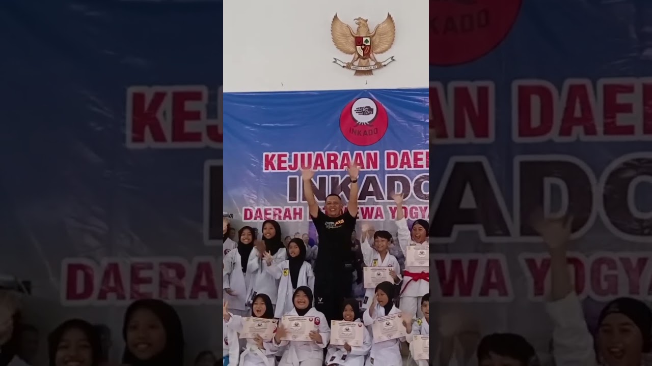 kekompakanku bersama teman-teman foto bersama setelah lomba karate 