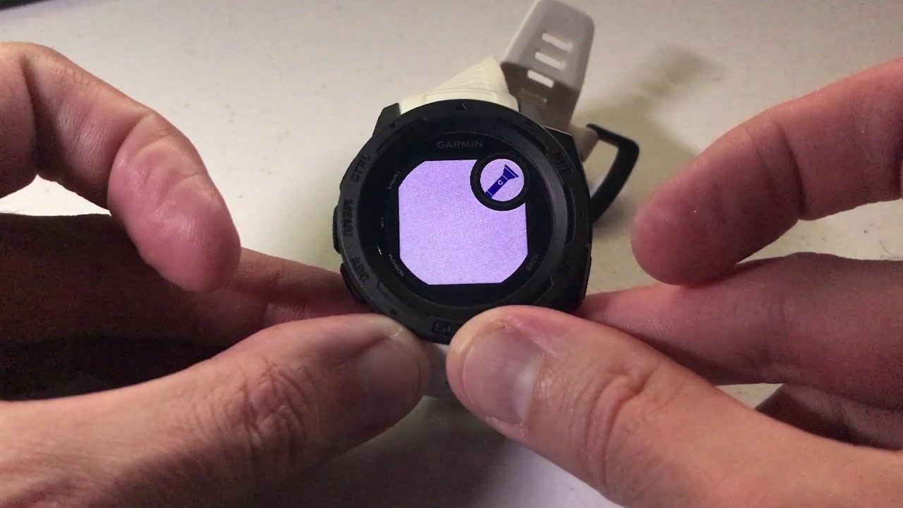 Garmin Instinct — использование фонарика