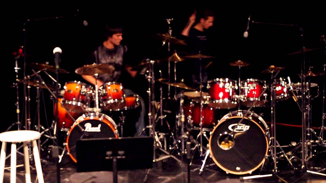 "Wipeout" Drum duel.