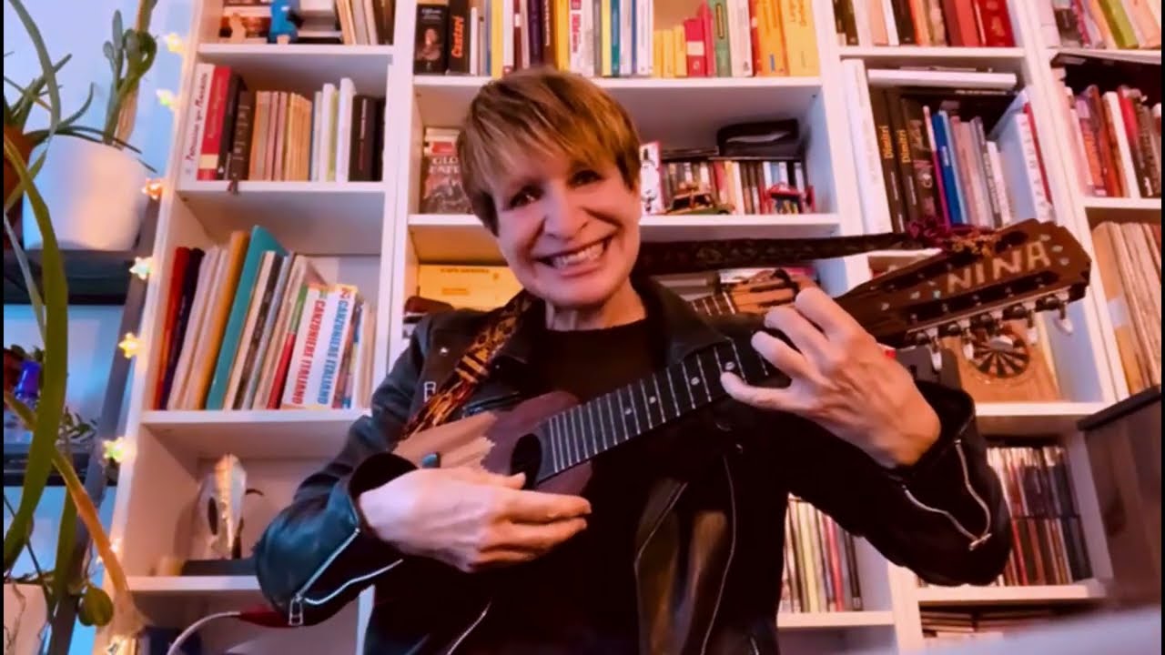 Nina Dimitri de Suiza ,  Tocando - Fantasia de Julio Lavayen en Charango