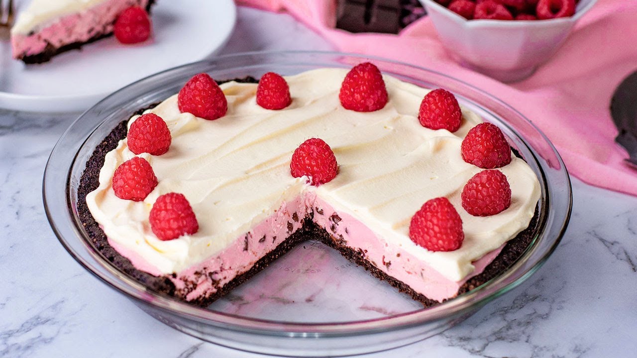 Keto Recipe - Raspberry Cream Pie with Chocolate Cookie Base (2g Carbs)