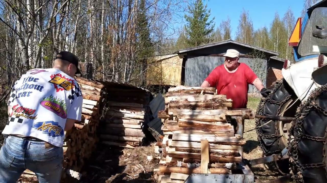 Juttuja puupinolla