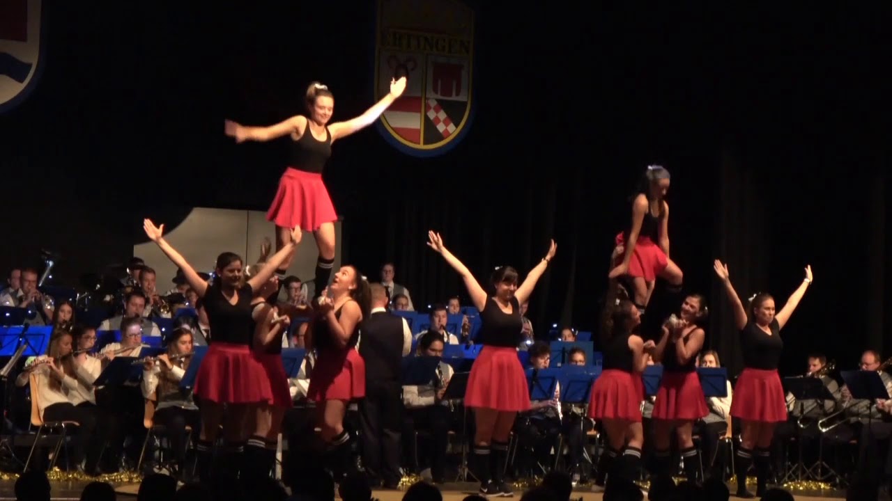 Sing, Sing, Sing und die Tanzgruppe des MV Ertingen