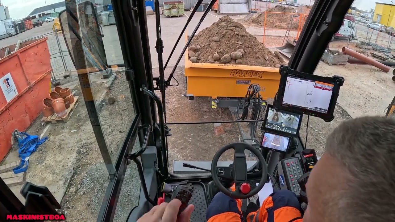 #129 Liebherr 916 Compact digging and backfilling daywater pipes. The friendly operator 😉😉