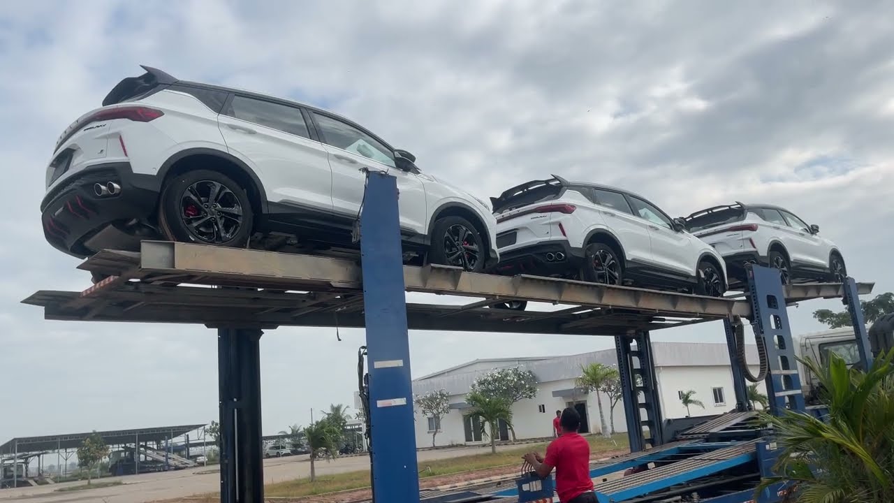 Lifting the Car onto the Carrier 🚗