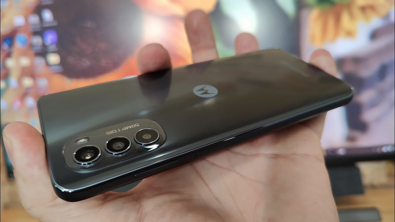 Motorola moto G82 5G Review (Midrange Phone With OIS, AMOLED)