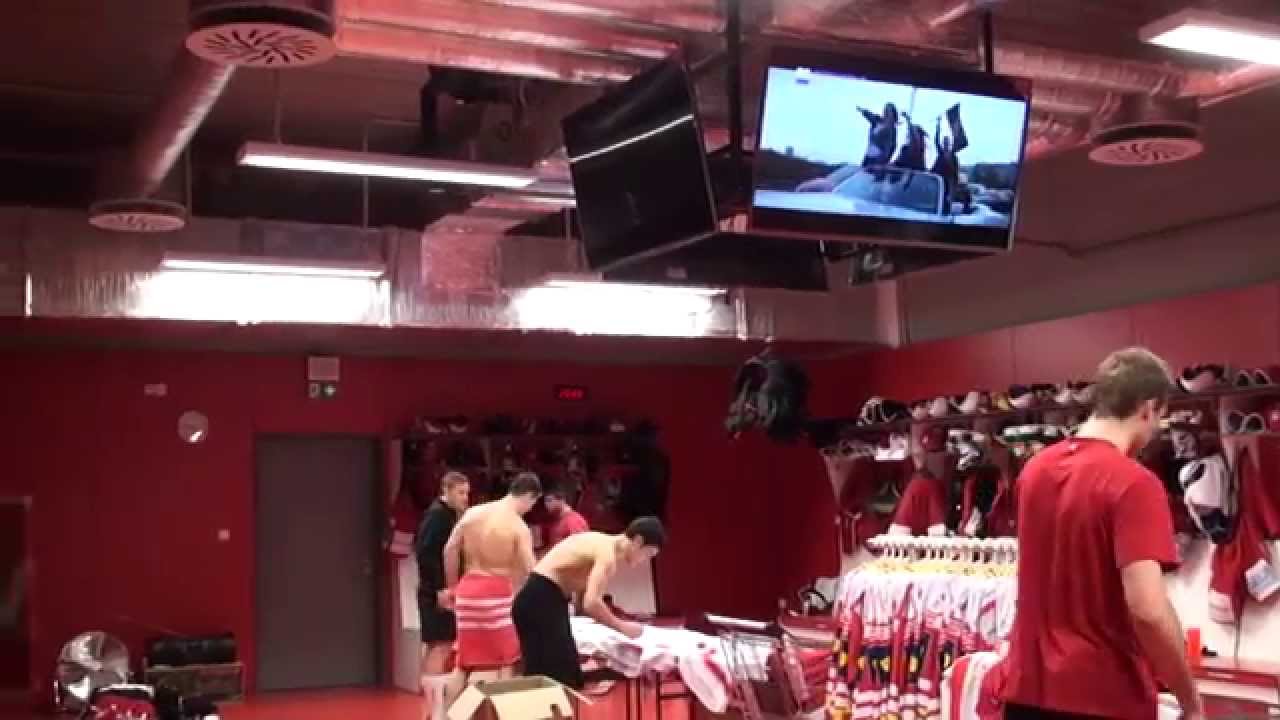 Aron Chmielewski pokazał Werk Arenę w Trzyńcu serwisowi www.pzhl.tv