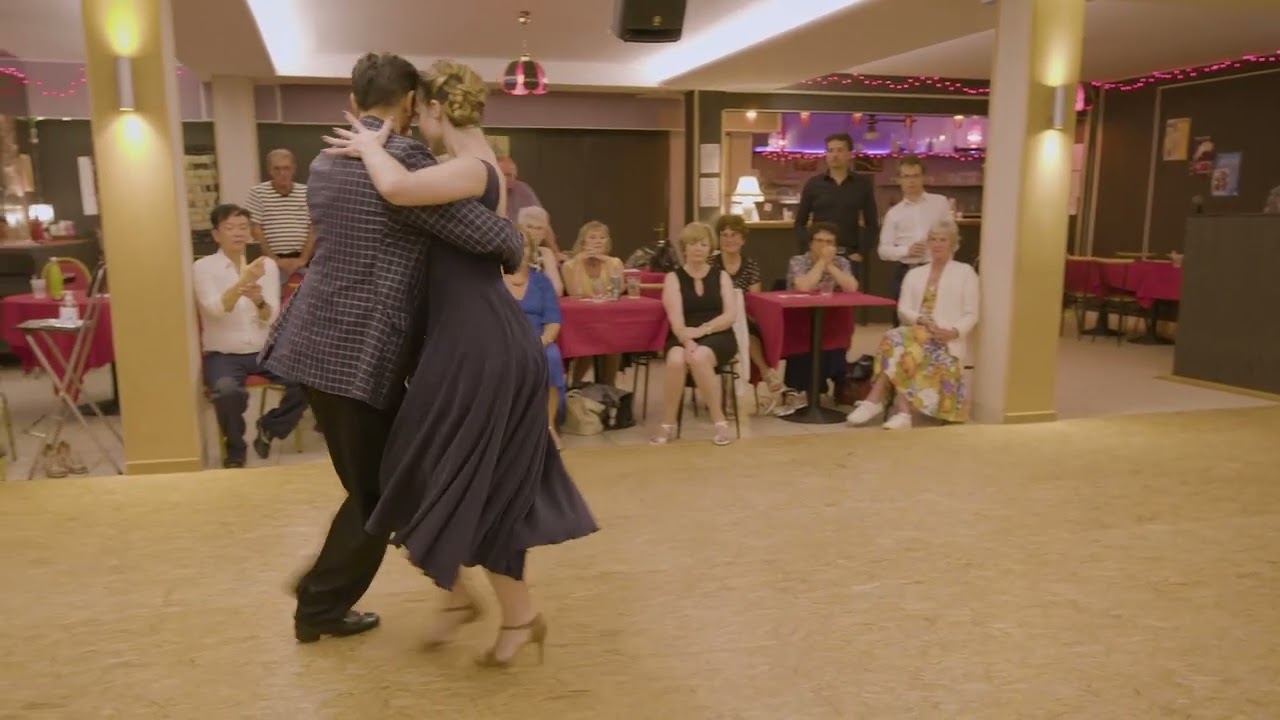 Démonstration Elise BARBOT et Roque BRAVO - Les Allumés du Tango  Salón CAPEL vendredi 21 juin 2024.