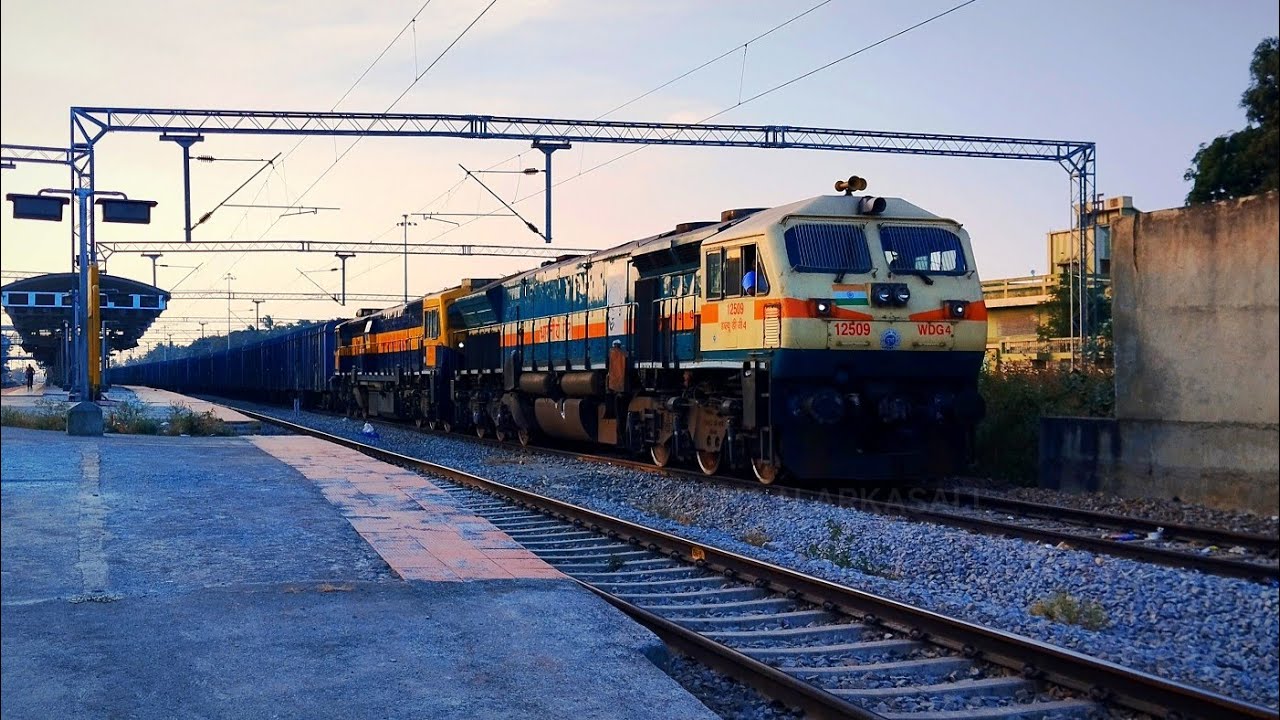 Beautifull Diesels Trains in Ranebennur Railway Station I Pune EMD'S I Golden Hours Spotings I