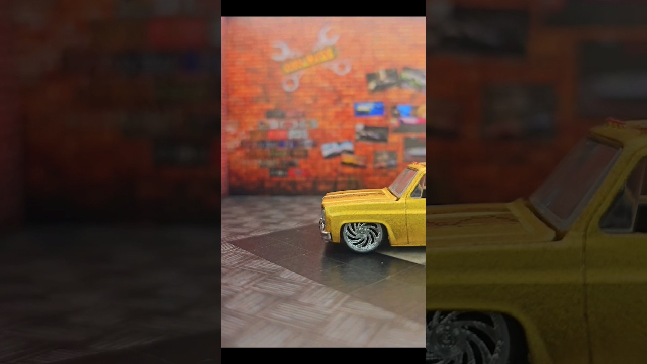 M2 Machines Auto Haulers 1973 Chevy Squarebody Dually Custom 24K Gold Leaf 