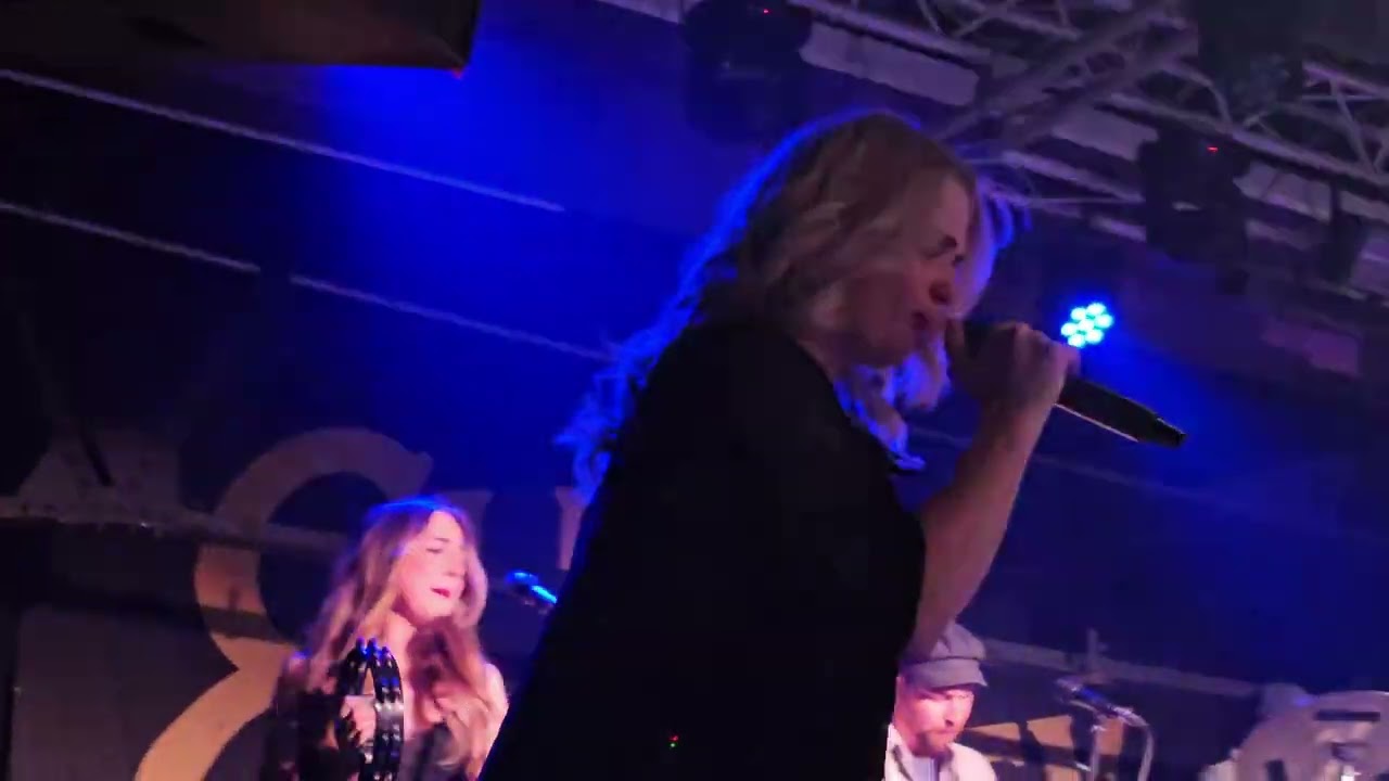 Elles Bailey - Medicine Man - Live at The Casino Rooms