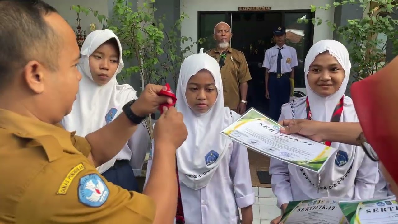 Banjir Medali! Penyerahan Piagam Juara Pencak Silat SMPN 3 Selong