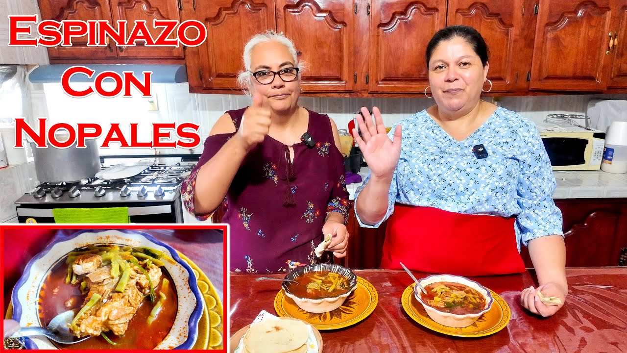 Espinazo Con Nopales En Chile Rojo Cocinando En México