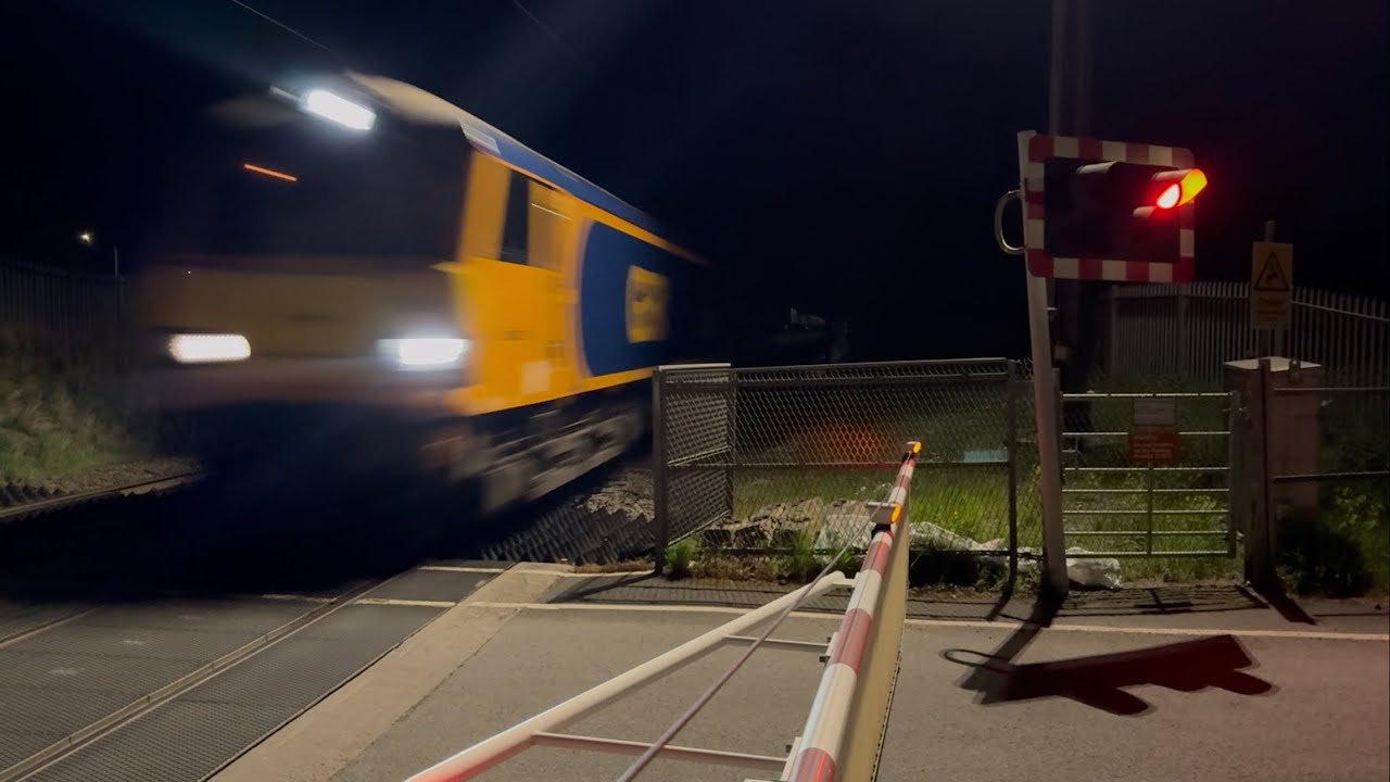 *Silent Night Mode & Caledonian Sleeper* Barnby Level Crossing (Nottinghamshire) Saturday 03.05.2025