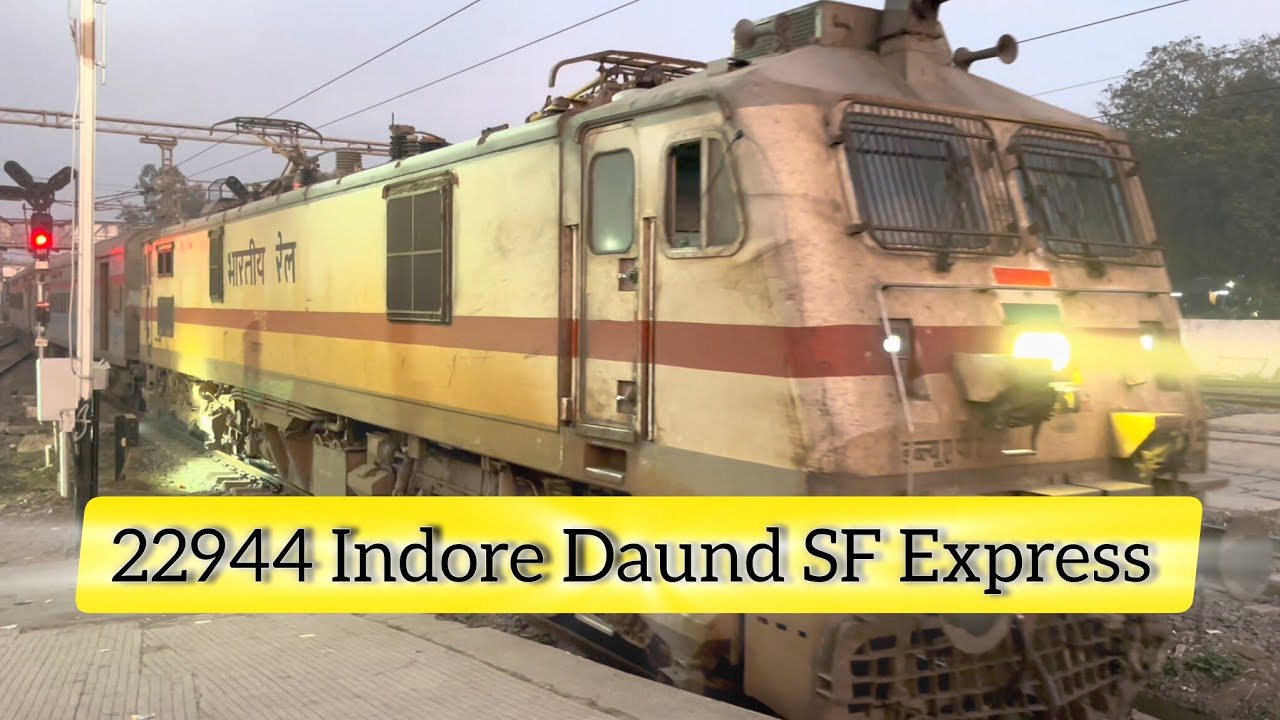 22944 Indore Daund SF Express Arrival From Ujjain Junction #train #intercity225 #viral 