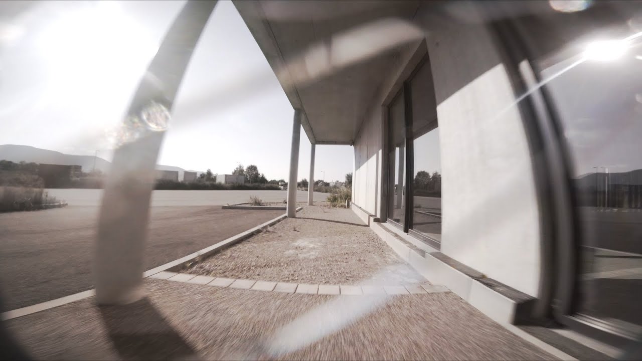 FPV FrStyle - Flying close to things
