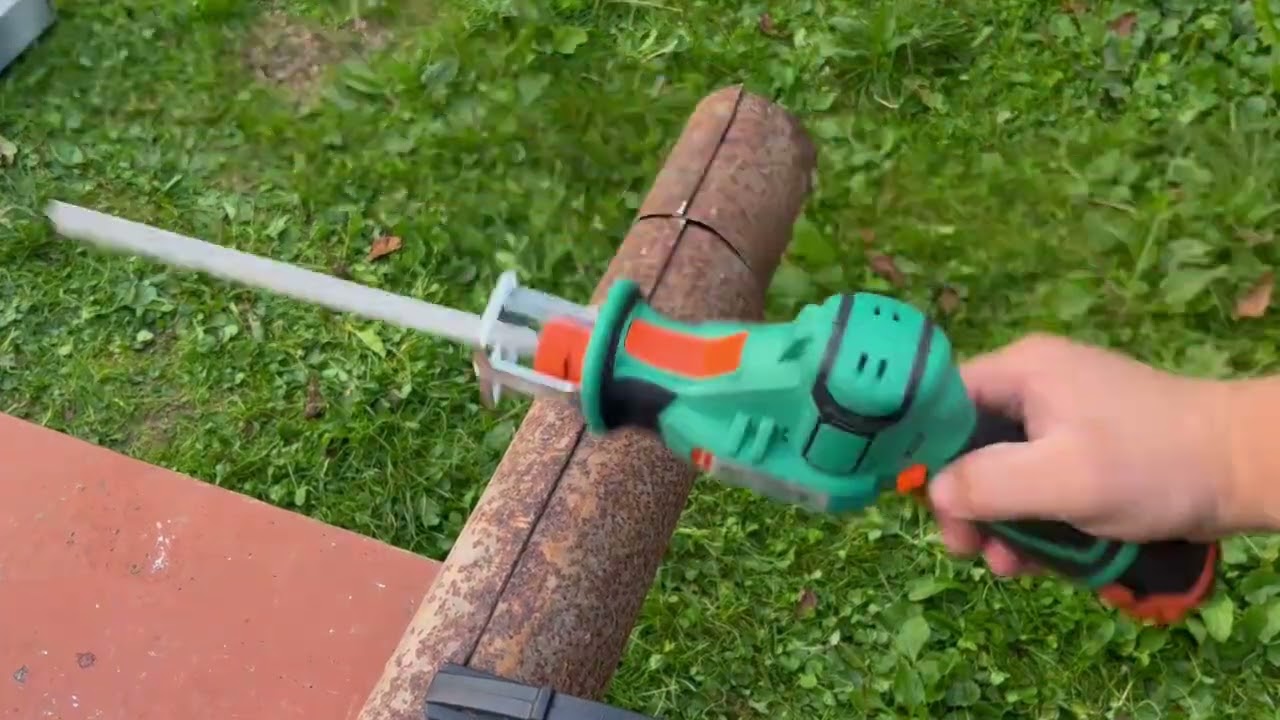Sturmax RSM8812CL Пила шабельна акумуляторна 12В | Огляд та тест