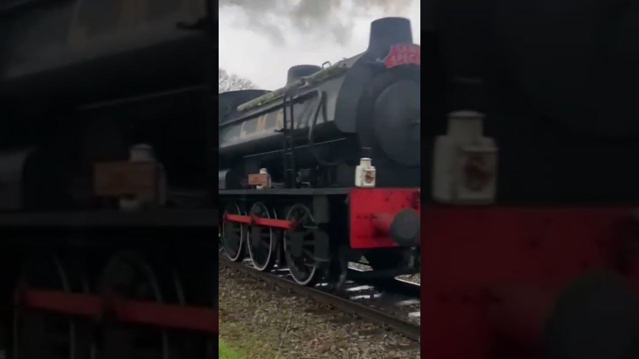 75008 ‘Swiftsure’ Approaches Tenterden Town | Kent & East Sussex Railway Santa Specials 2025 
