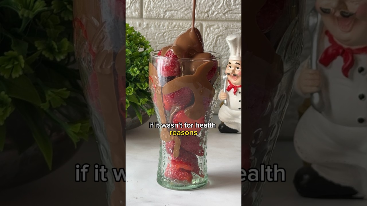 London&rsquo;s viral chocolate strawberry dessert #chocolate ￼