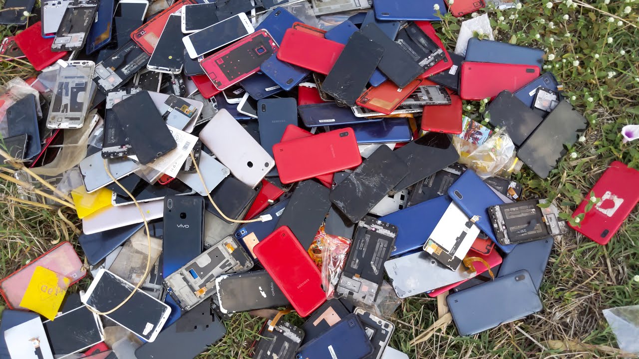 Looking for old phone in LCD trash can || Restoration old touch phone