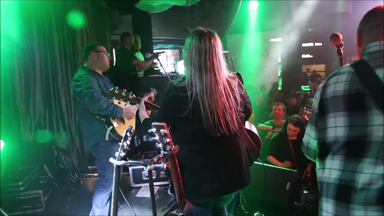Sixteen for a while - Celtic Connection at Oiche