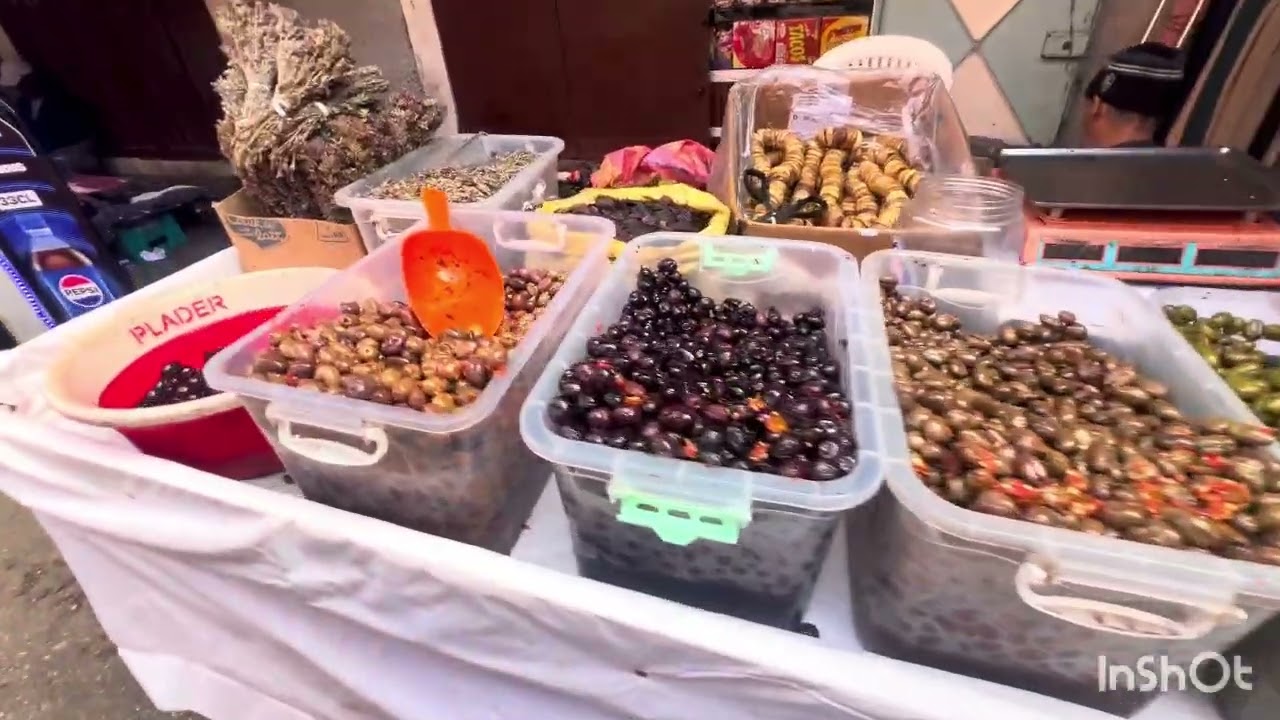 لعشاق الاماكن الشعبية 😍 جولة في سوق الصالحين وزنقة الثوب 👌🏻مايمكنش شنو لقيت ف اخر الفيديو 🤔