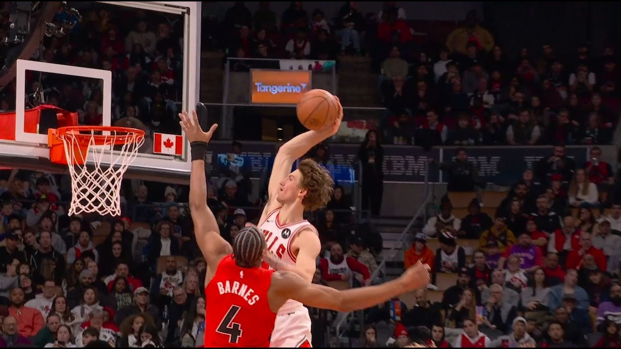 Matas Buzelis soars up high for the powerful dunk, and Murray-Boyles poster dunk on Buzelis
