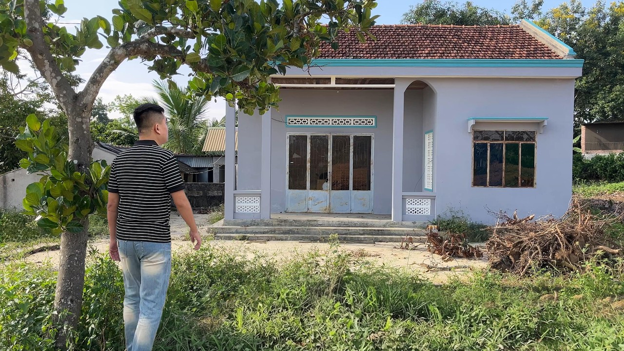 No One Understood Why He Was Determined to Buy This Abandoned House &mdash; Until They Learned His Story