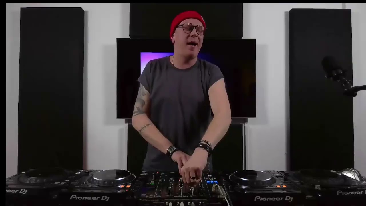AV - 