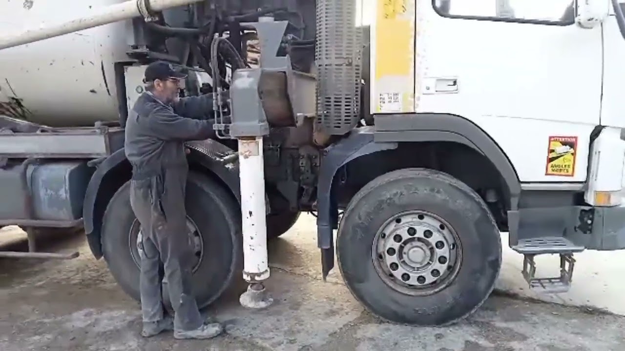 Used Concrete Pump 2001 Volvo FM12 Cifa 24m  | equippo.com |