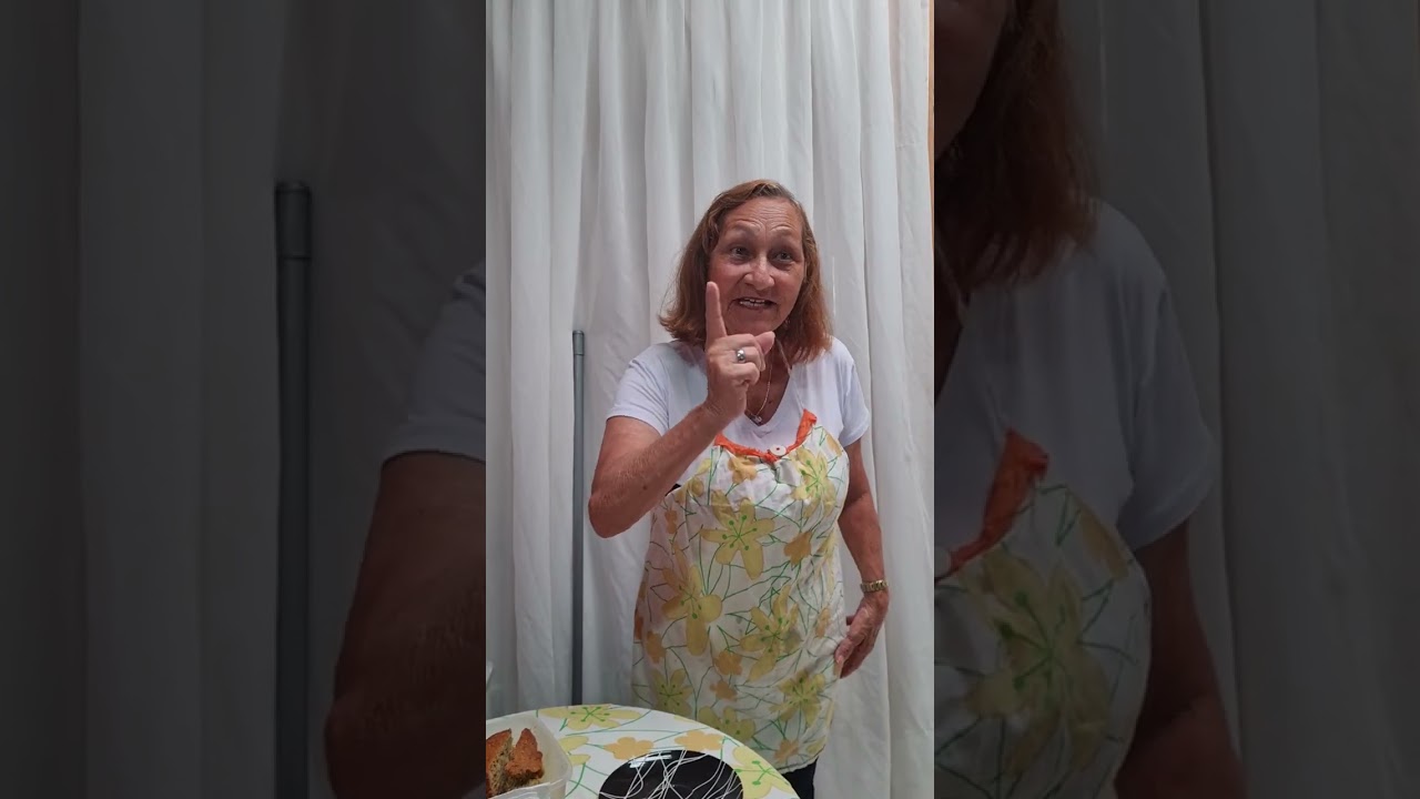 Empregada rouba a bolsa 👛 da patroa 
