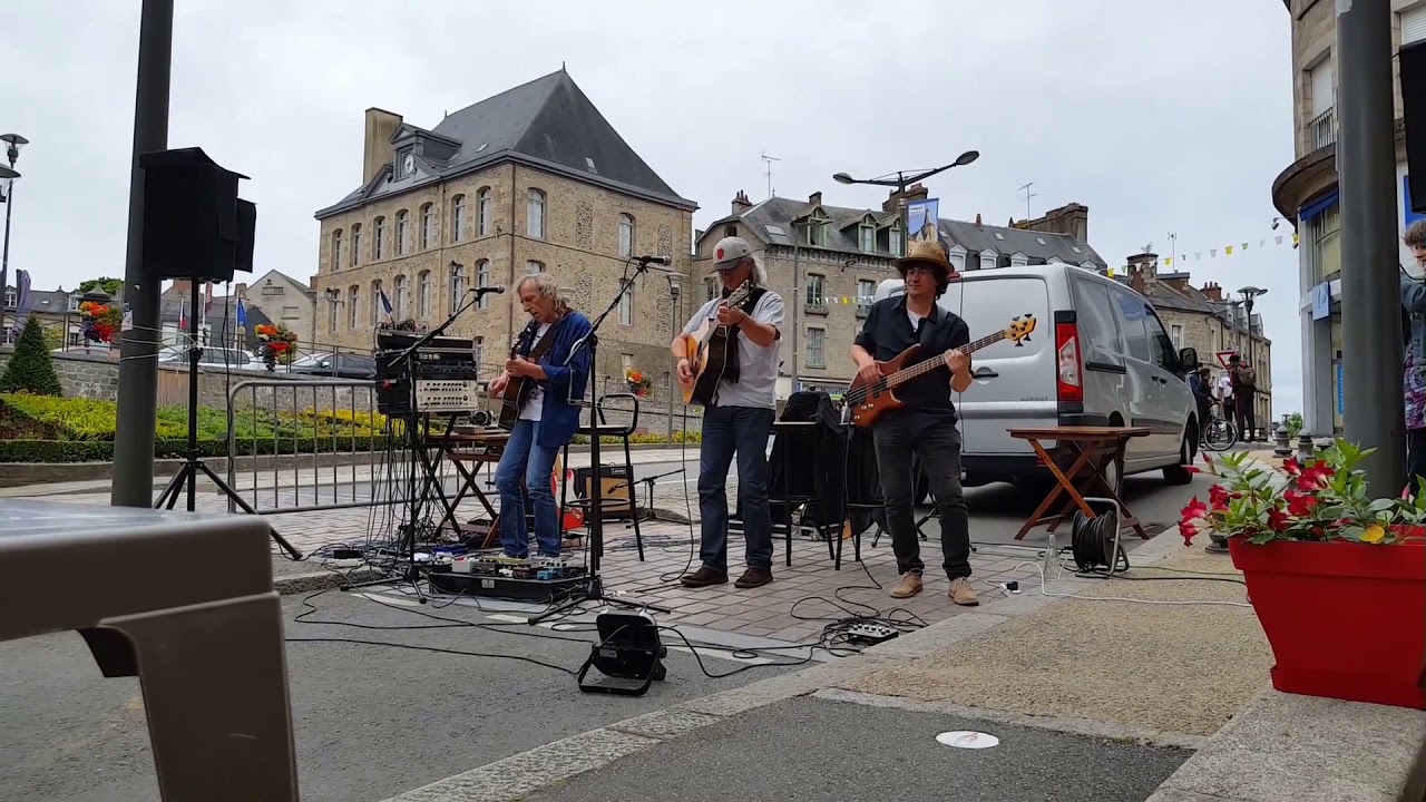 Wooden ships (Crosby, Stills & Nash cover)  Woody & Fil Trio -  Fougères 2018
