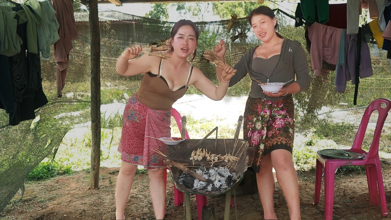 Maivkawm Vs Xiavaj ci ko taw qaib noj grill and eat delicious chicken foot