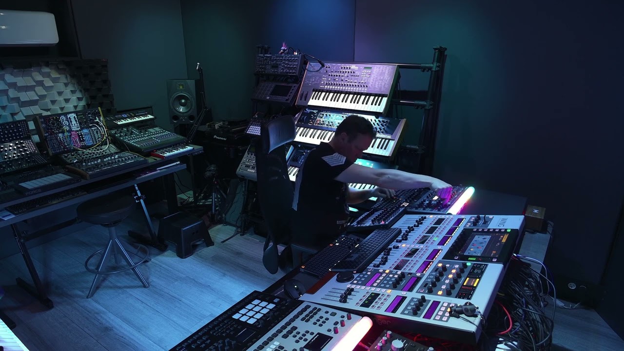 Elektron Digitakt 2 and OXI One into the Access Virus TII work amazingly to create Melodic Techno!
