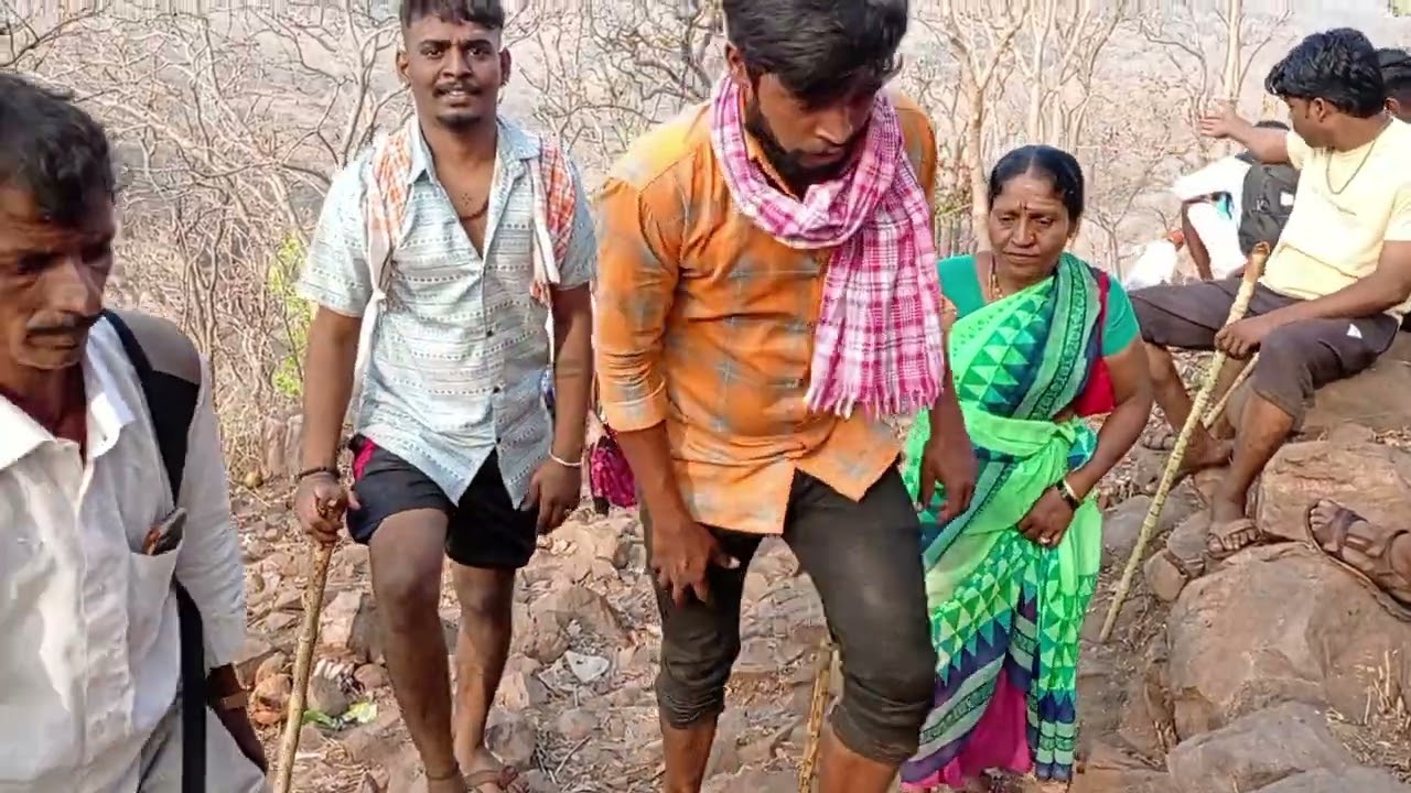 ಟ್ರ್ಯಾಕ್ಸ್ ,,ಕಡಳ್ಳಿ,, ತಲುಪಿತು, ,,ಕಡಳ್ಳಿ ,, ಇಂದ ಪಾದಯಾತ್ರೆ ಮೂಲಕ  ಹೊರಟು ,,ಶ್ರೀಶೈಲಂ,, ನ  ಸಾಕ್ಷಿ ಗಣಪತಿ,
