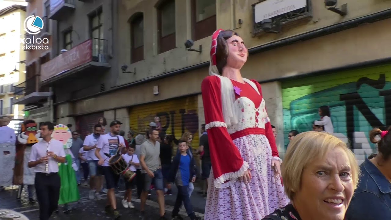 Bestak aldapako SF 2019 09 28 erraldoiak eta pilota
