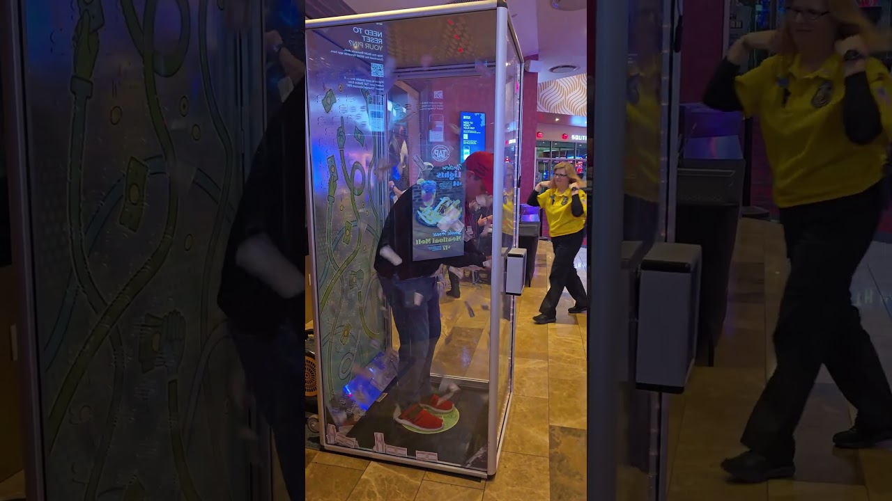 Money Grab machine @ MGM.  #vegas #vegasvlogger #cosmopolitan #lasvegashotels
