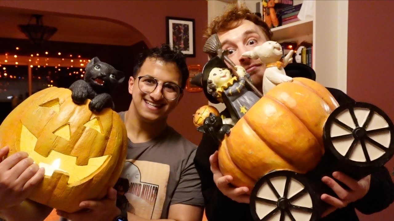 DECORATE WITH US FOR HALLOWEEN