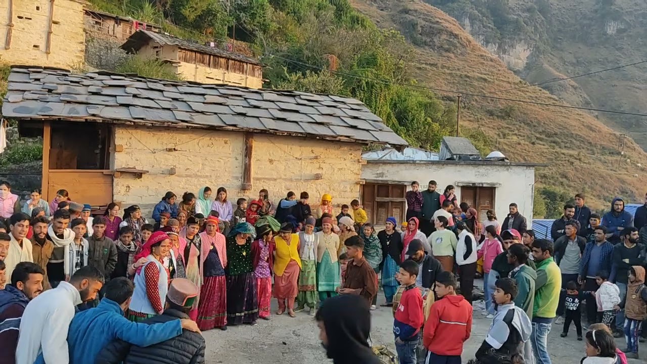 🤩diwali special jaunsari dance .......//.          outdoor dance by burayla villagers 😍.    @pahadi.