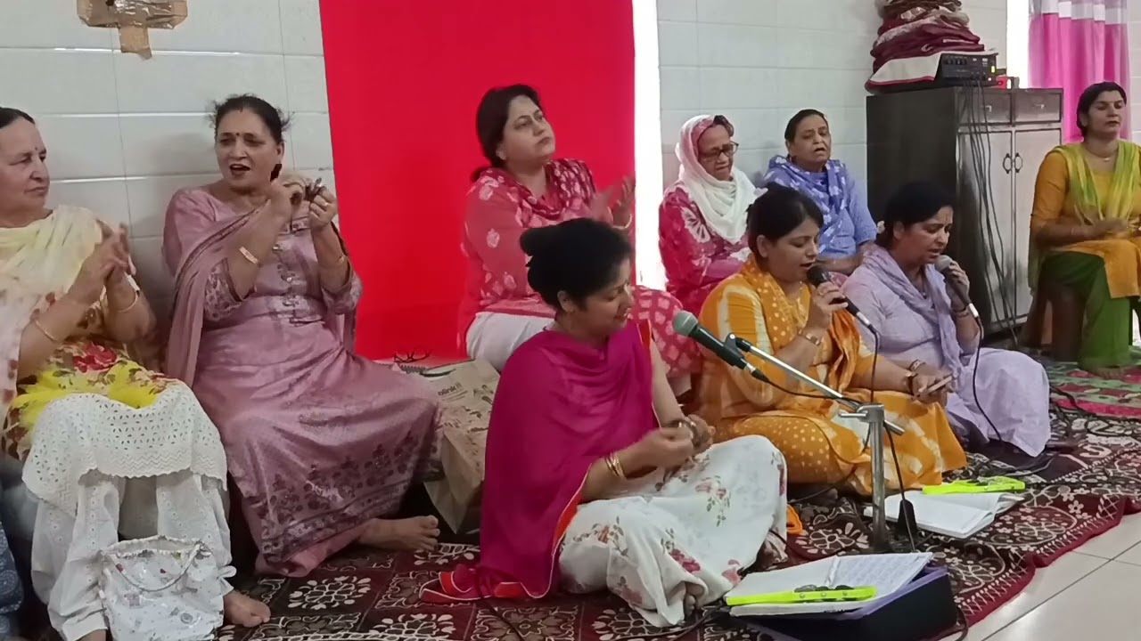 Mera dil atka sanvariye pe mujhko kisi ki khabar nahi.♥️