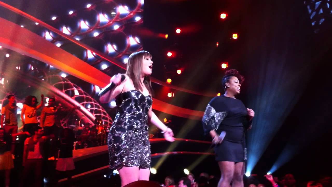Kelly Clarkson & Ledisi | Chain of Fools