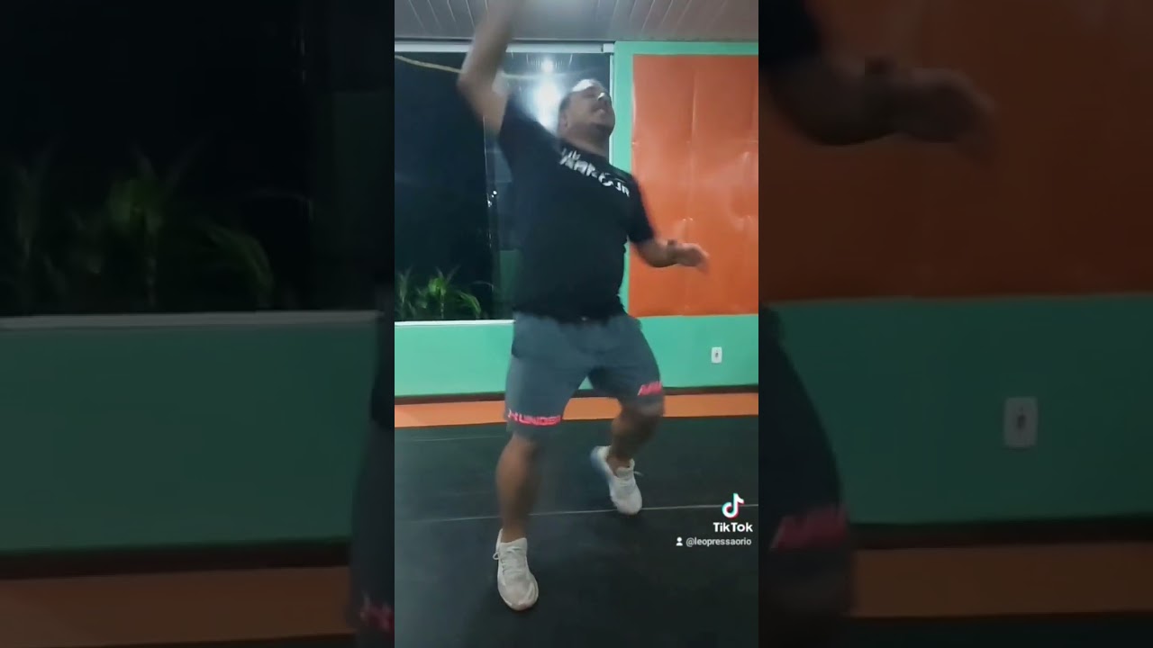 Dan&ccedil;a do Patinho - Renato Dias - L&eacute;o Press&atilde;o #ax&eacute;dasantigas #ax&eacute;retr&ocirc; #lambaerobica #pagodebaiano