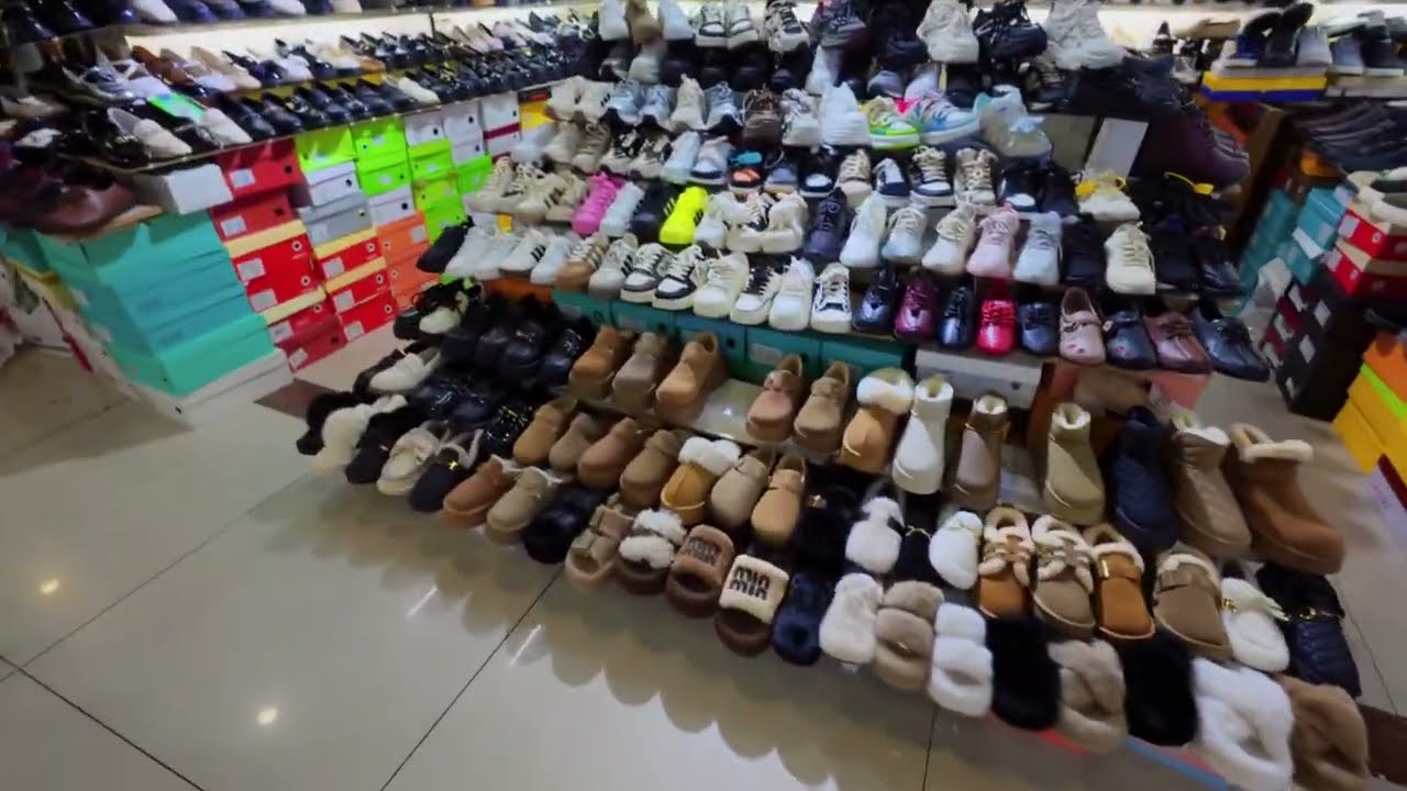 Inside Chengdu’s Secret Clothing Market
