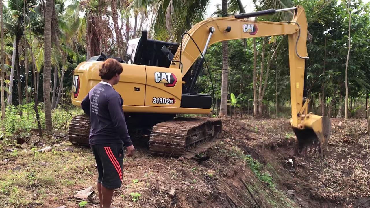 เจ้า CAT313D2GC ทำงานปากบ่อ