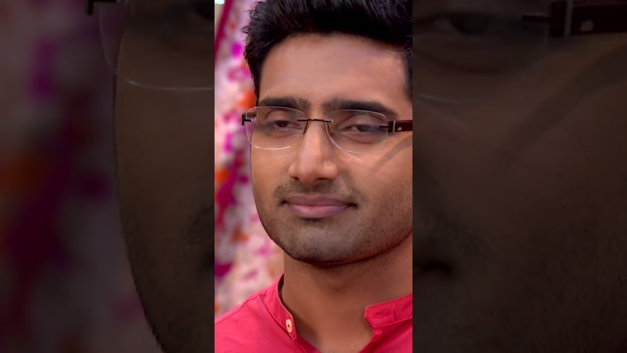 শাড়ির দোকানে গিয়ে কেন এতো ইতস্ততঃ বোধ করছে জবা?