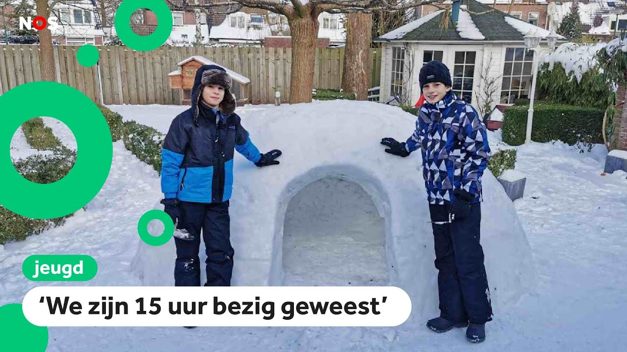 Veel kinderen bouwen iglo's van sneeuw