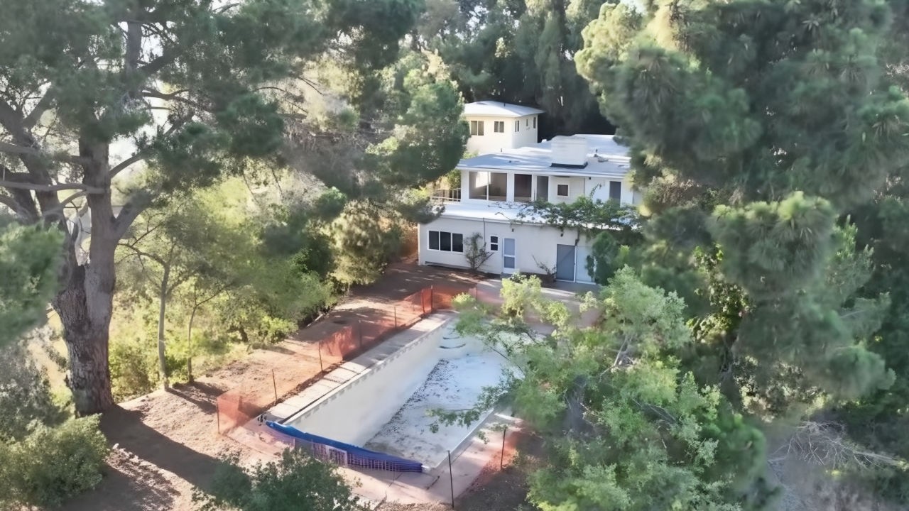 Investigating Los Angeles's Abandoned Mansions