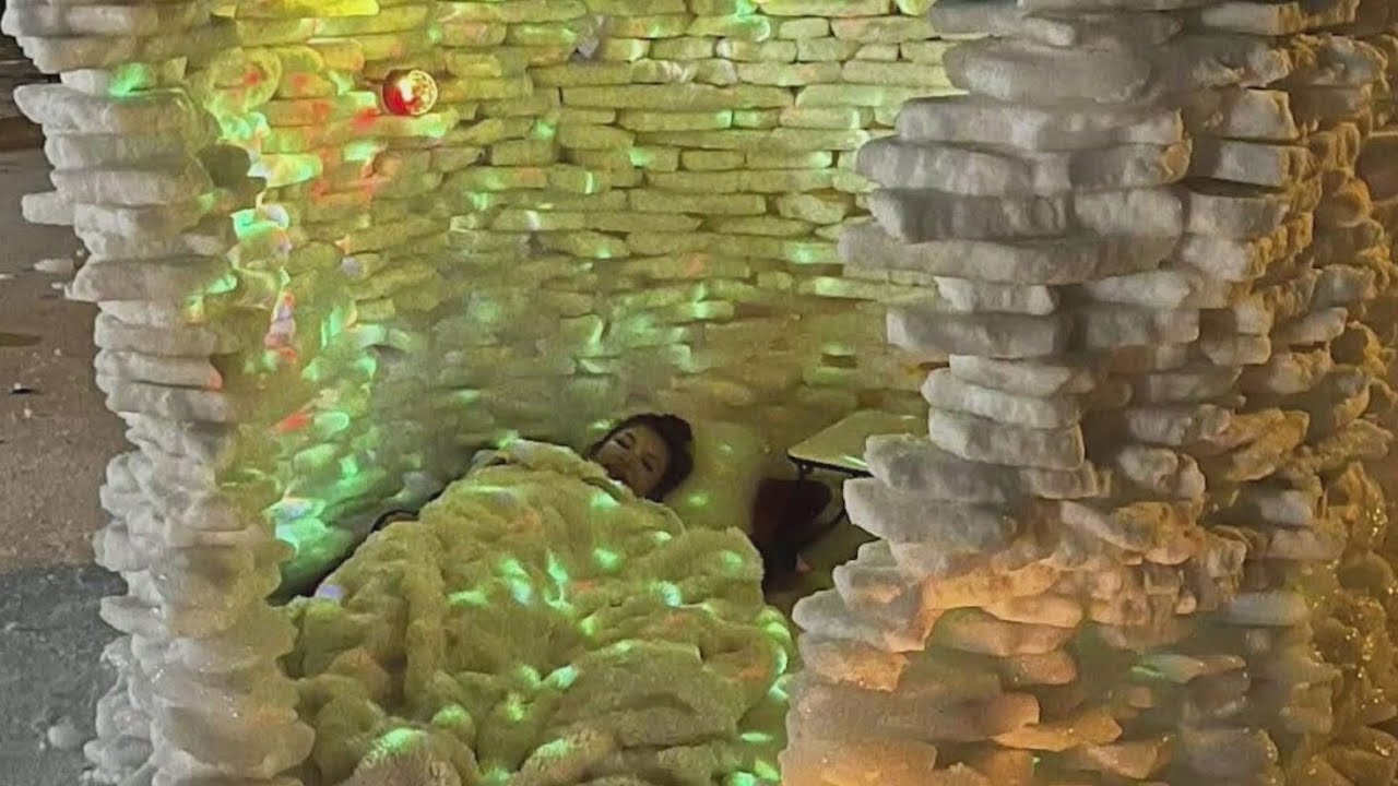 King teen builds igloo during winter storm