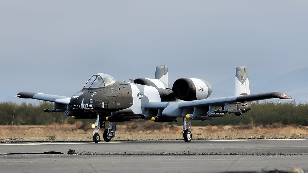 Bentley flies the FMS A-10 WARTHOG AS3X+